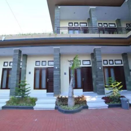 Oyo Flagship 91237 Ratu Guest House Kedunganan المظهر الخارجي الصورة